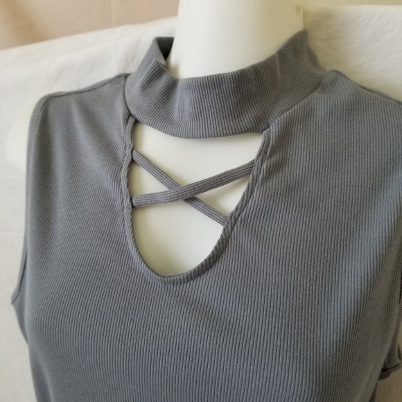 NWT-No Boundaries Sleeveless Grey Top w/Criss-Cross Straps -Juniors 11-13 - Picture 3 of 12